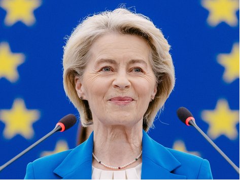 Portrait photo Ursula von der Leyen